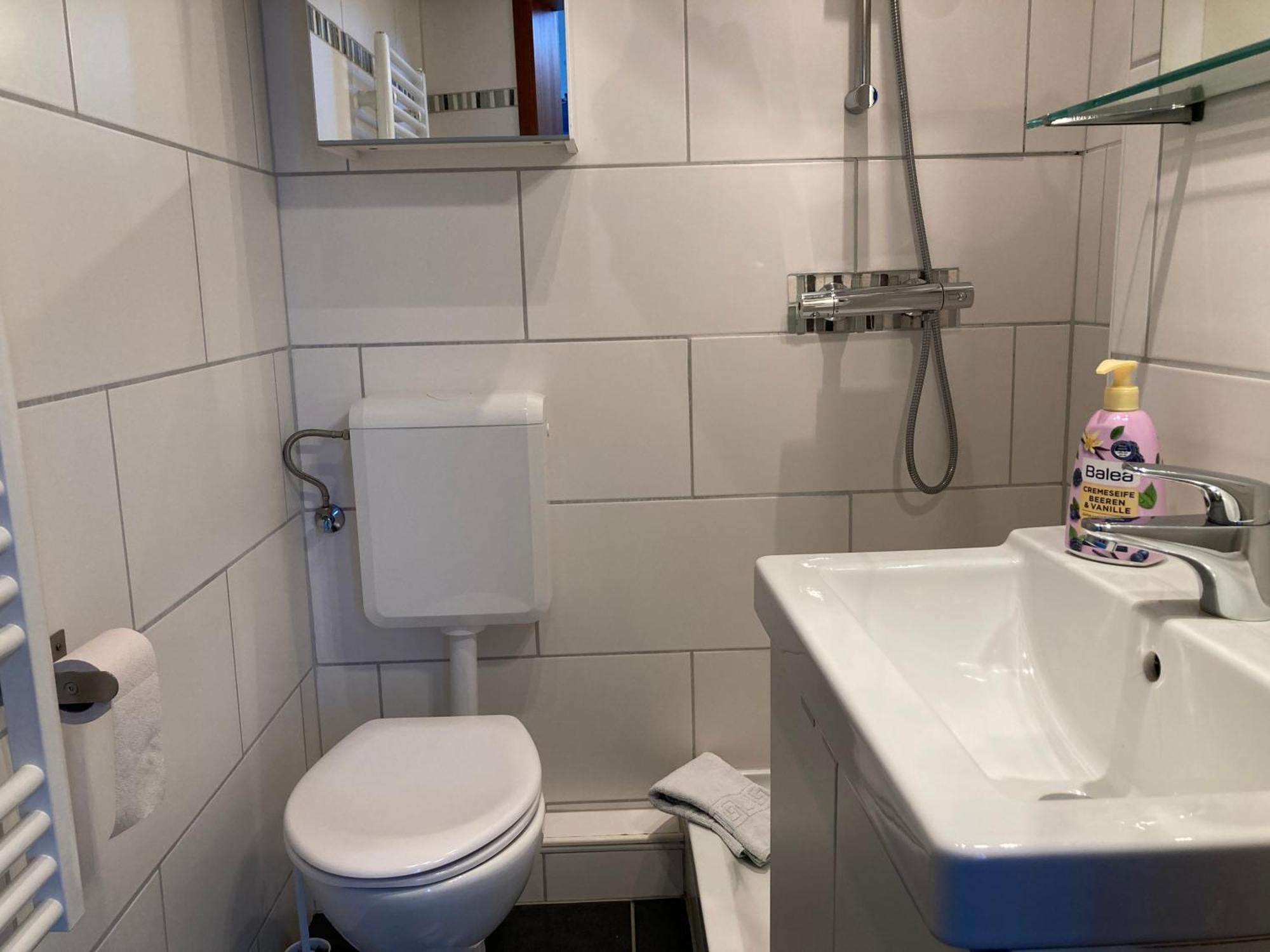 Haus Krabbe Apartments Mit Doppelbetten, Fuer 1-2 Personen, Hunde Kostenfrei Willkommen, Kostenfreier Parkplatz, Zwischen Bremerhaven Und Cuxhaven Gelegen Wremen Esterno foto